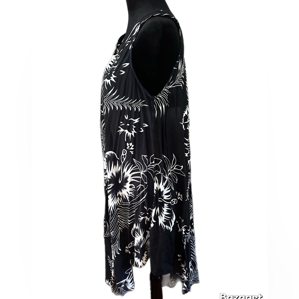 Beach Angels Black and White Floral Cover up Dress. Free Size. - Picture 3 of 13